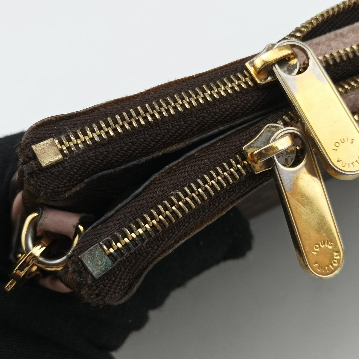Pochette Double Zip Brown x Pink x Red Monogram canvas M63905 GI0179 IC Chipポシェットドゥーブルジップ ブラウン×ピンク×レッド モノグラム キャンバス M63905 GI0179 ICチップ
