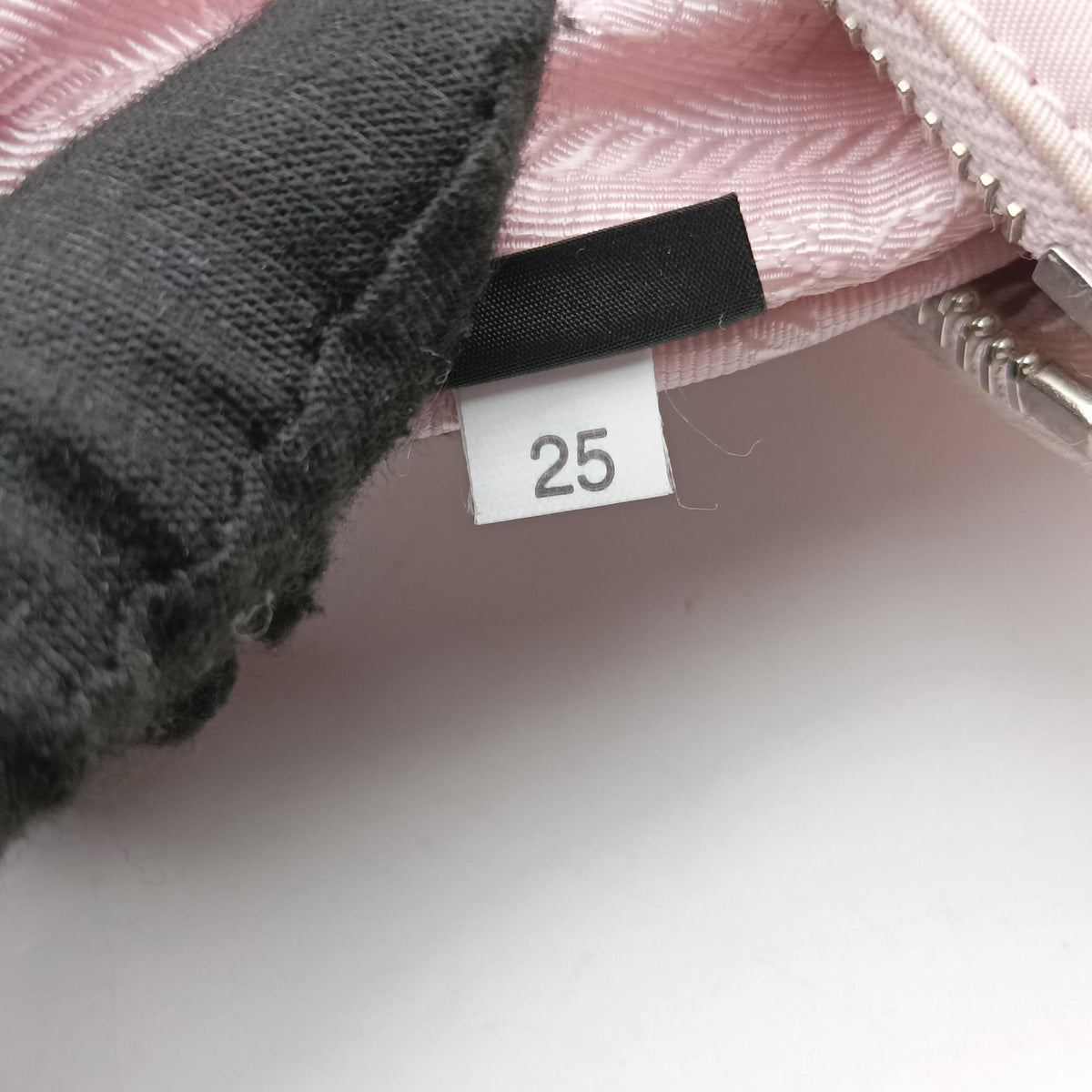 Re-Edition 2005 Re-Nylon Pink nylon 1BH204 25 Gリエディション 2005 リナイロン ピンク ナイロン 1BH204 25 G