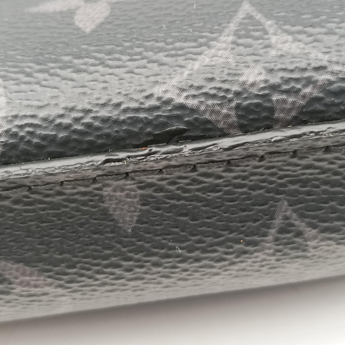 Trio Messenger Gris Monogram Shadow M46603 DU4230 IC Chipトリオ メッセンジャー グリ モノグラム シャドウ M46603 DU4230 ICチップ
