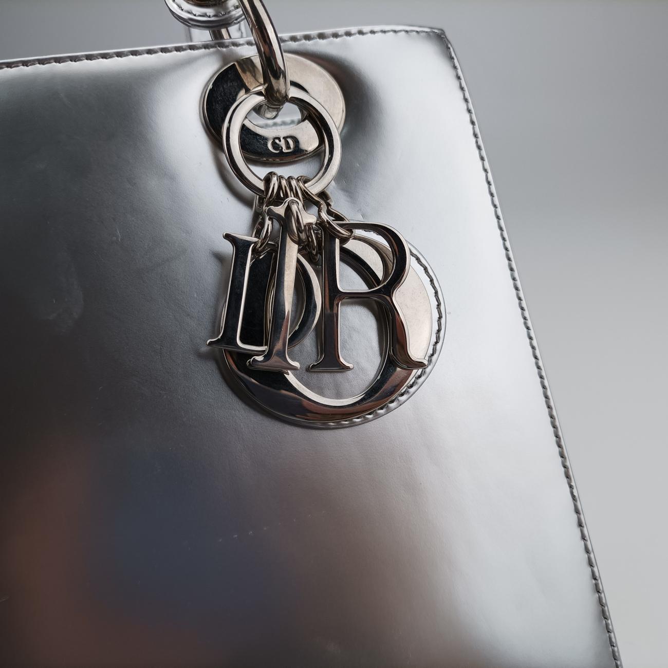 Lady DiorSilverLeather21-MA-1114レディディオールシルバーレザー21-MA-1114
