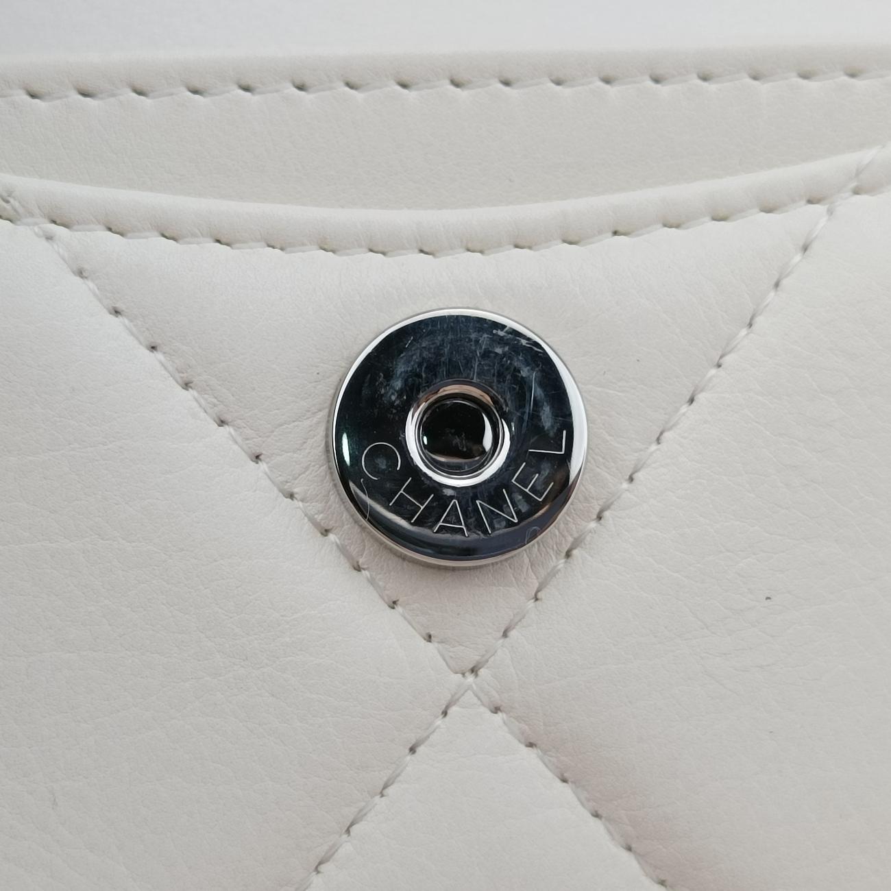 CHANEL 19 Flap Coin PurseWhitelambskinAP240931645076マトラッセ シャネル 19 フラップ コインパースホワイトラムスキンAP240931645076