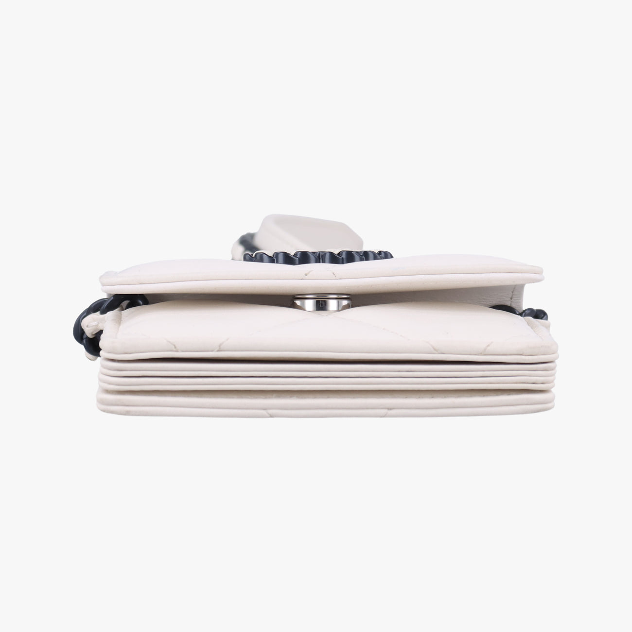 CHANEL 19 Flap Coin PurseWhitelambskinAP240931645076マトラッセ シャネル 19 フラップ コインパースホワイトラムスキンAP240931645076