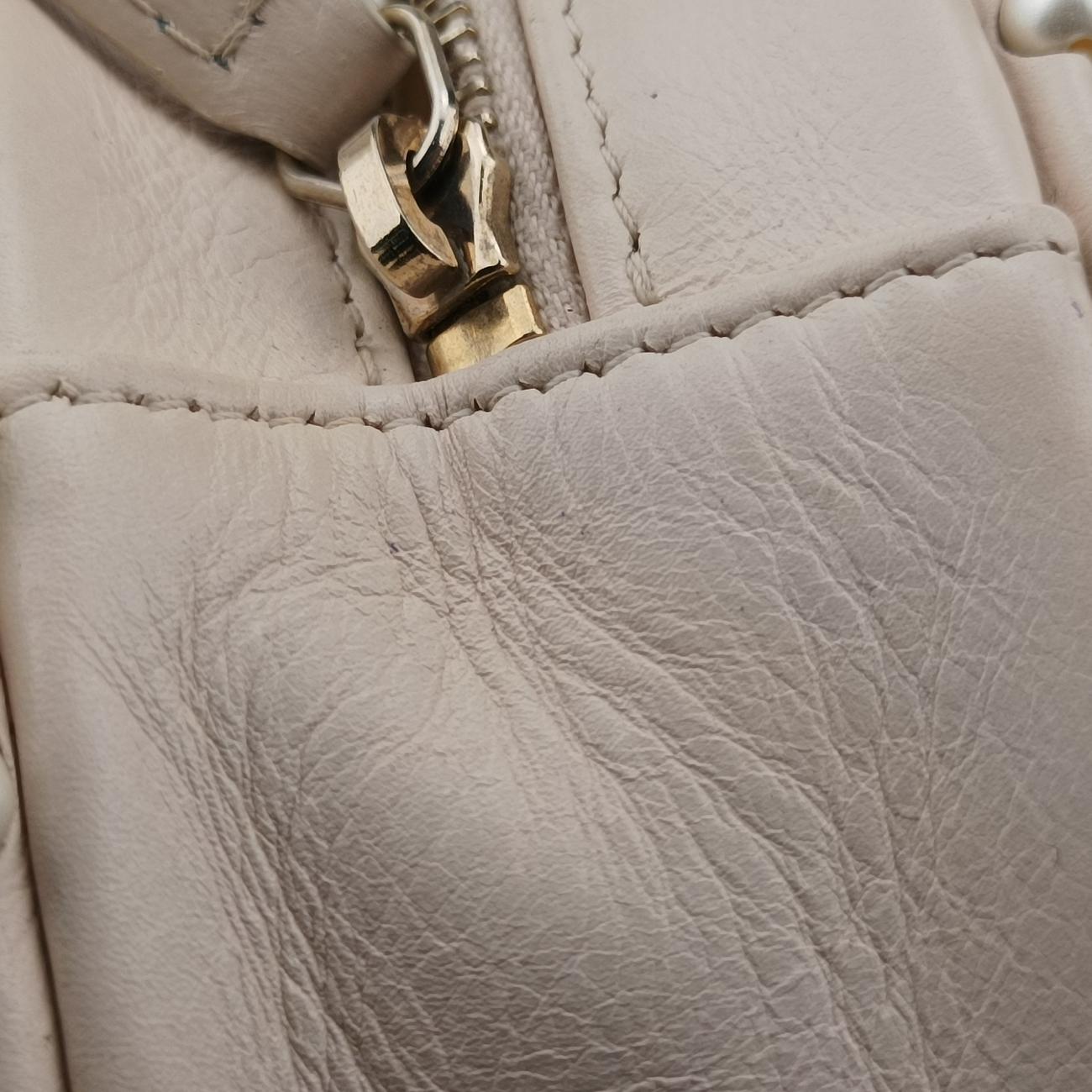 Matelasse RoundBeigecaviar skinAP105029311931マトラッセ ラウンドベージュキャビアスキンAP105029311931