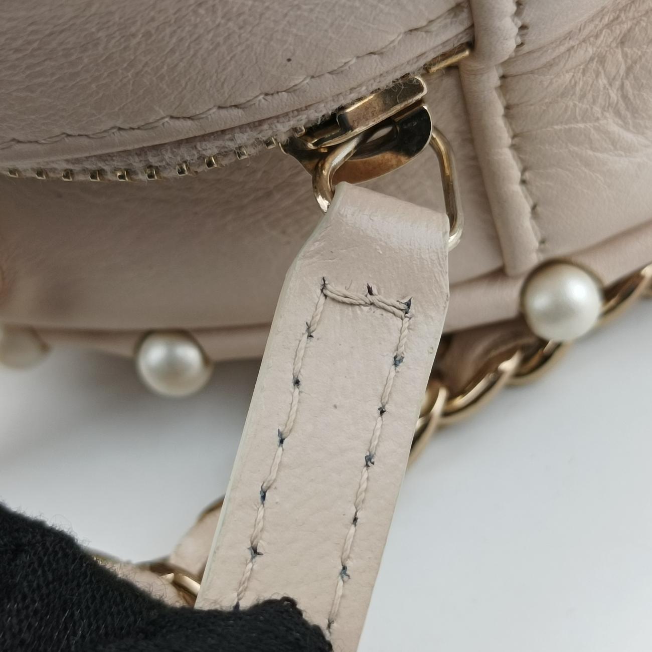 Matelasse RoundBeigecaviar skinAP105029311931マトラッセ ラウンドベージュキャビアスキンAP105029311931