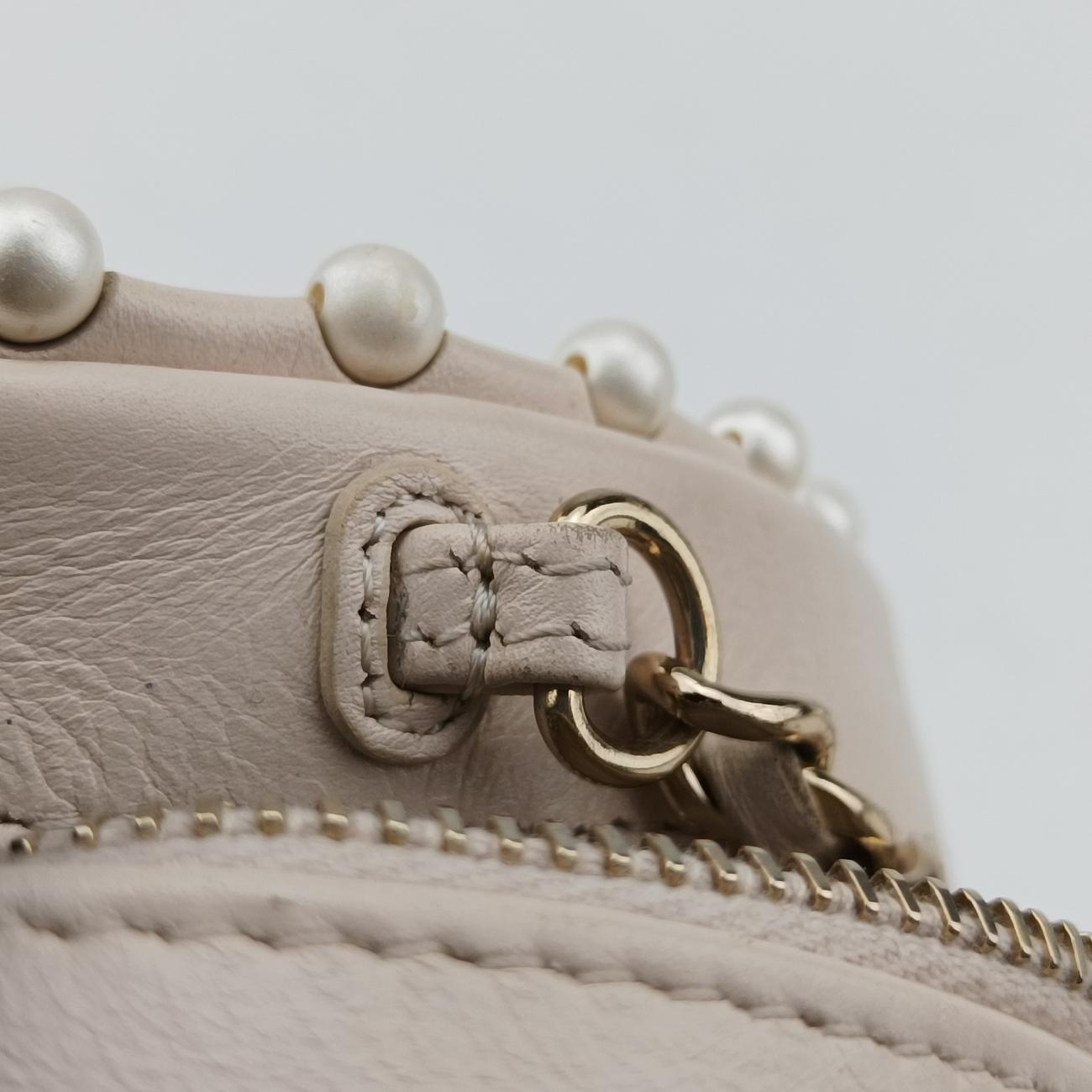 Matelasse RoundBeigecaviar skinAP105029311931マトラッセ ラウンドベージュキャビアスキンAP105029311931