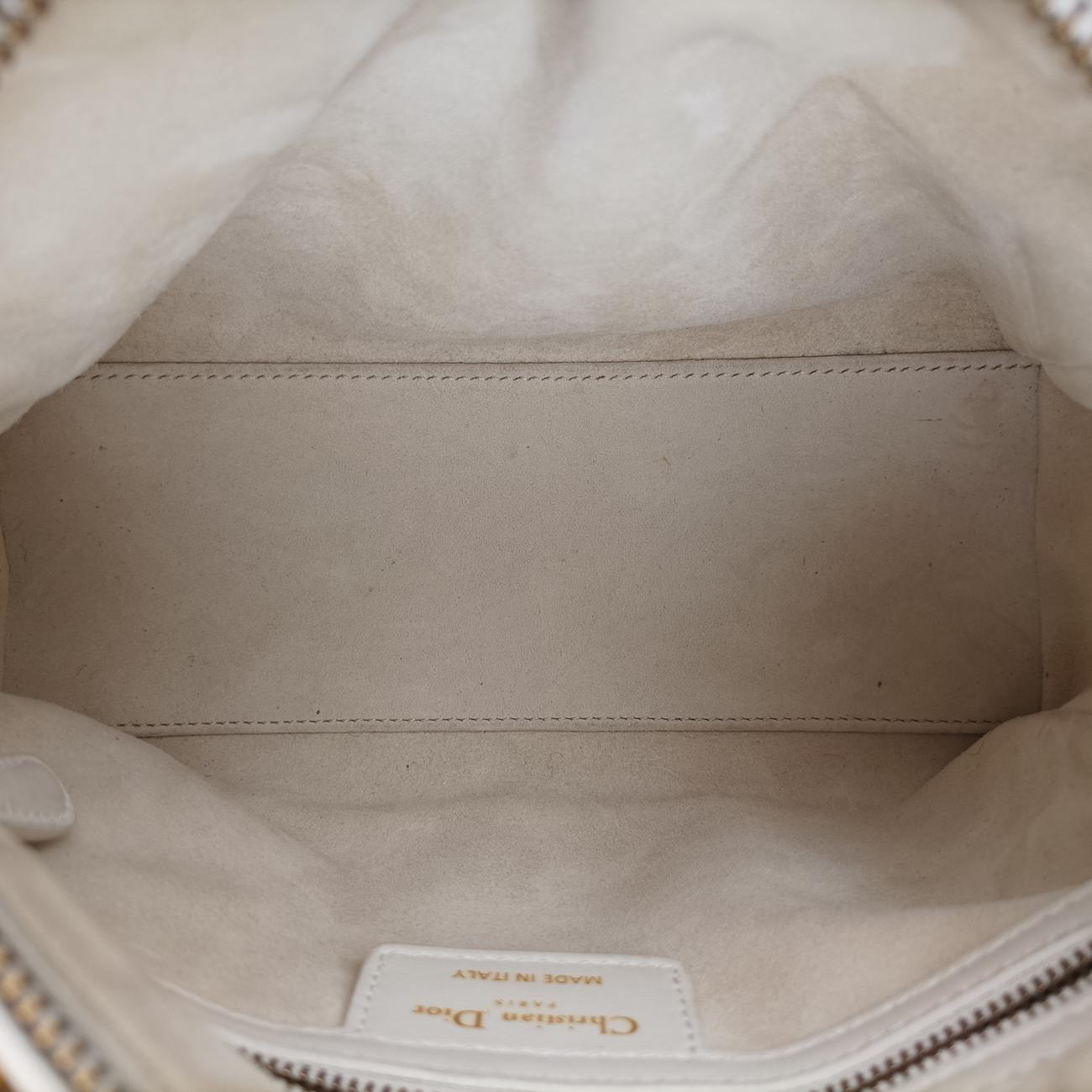 Lady DiorWhitelambskin16-BO-0117レディディオールホワイトラムスキン16-BO-0117