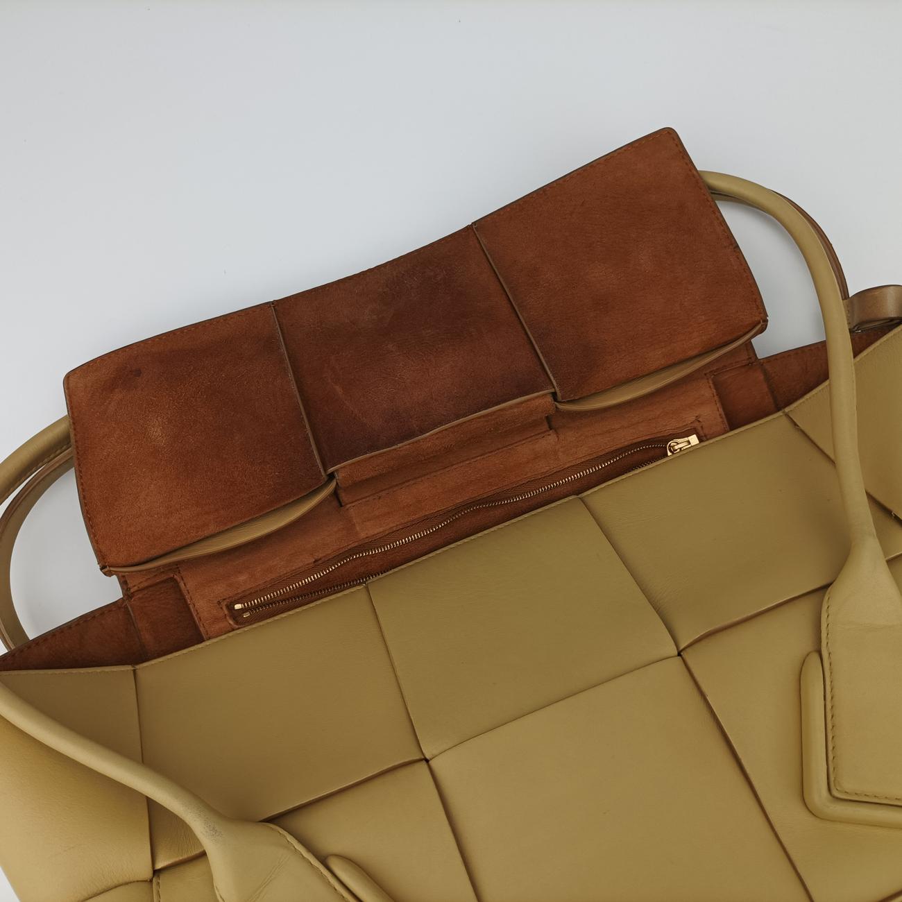 The ArcoBeigeleatherB09075191Aザ アルコベージュレザーB09075191A