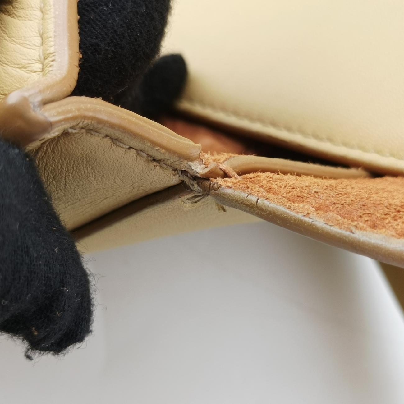 The ArcoBeigeleatherB09075191Aザ アルコベージュレザーB09075191A