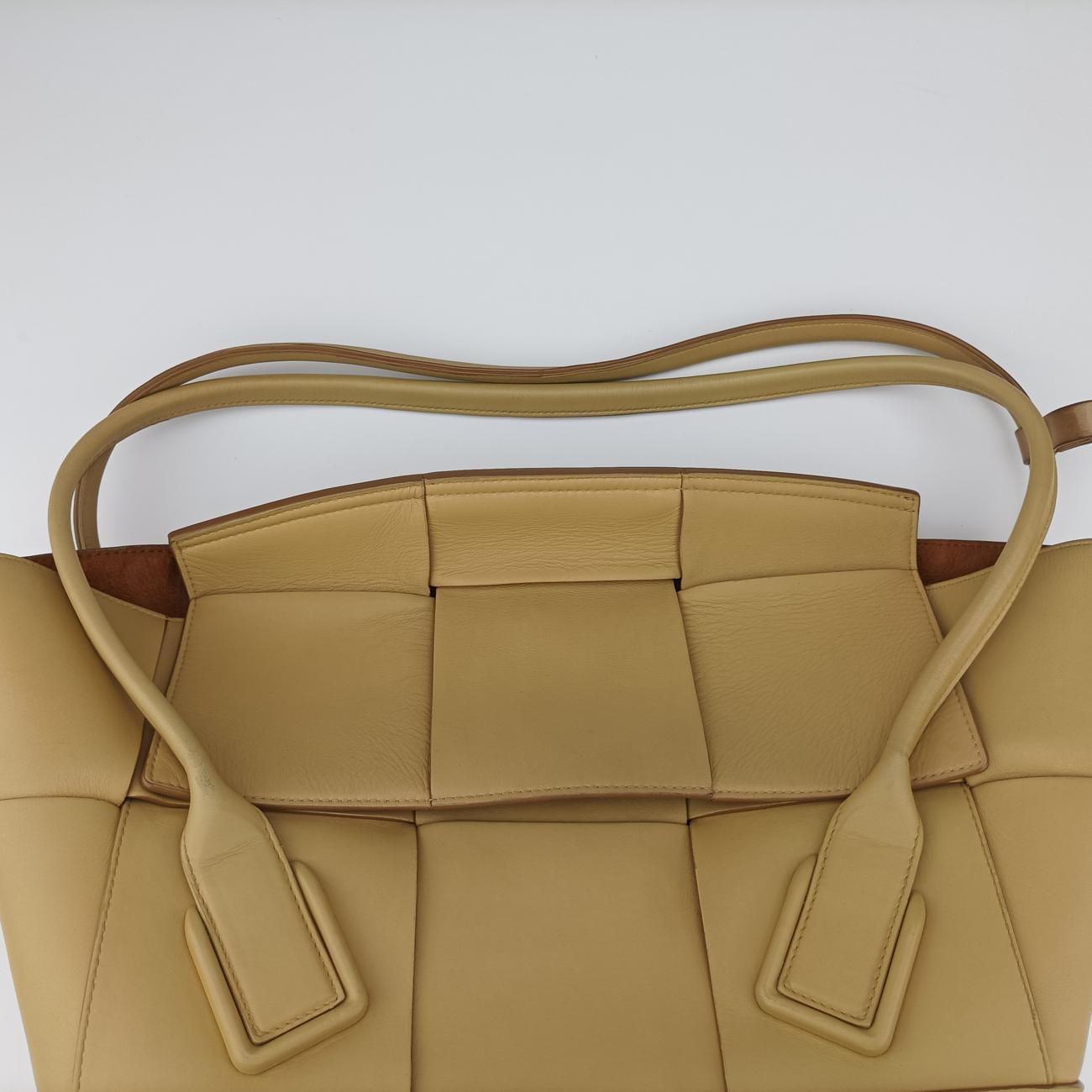 The ArcoBeigeleatherB09075191Aザ アルコベージュレザーB09075191A