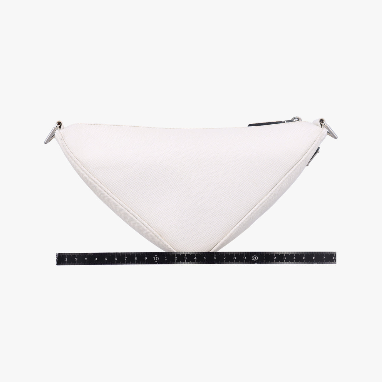 Triangle Logo PlateWhiteSAFFIANO Leather56 5トライアングル ロゴ プレートホワイトサフィアーノレザー56 5