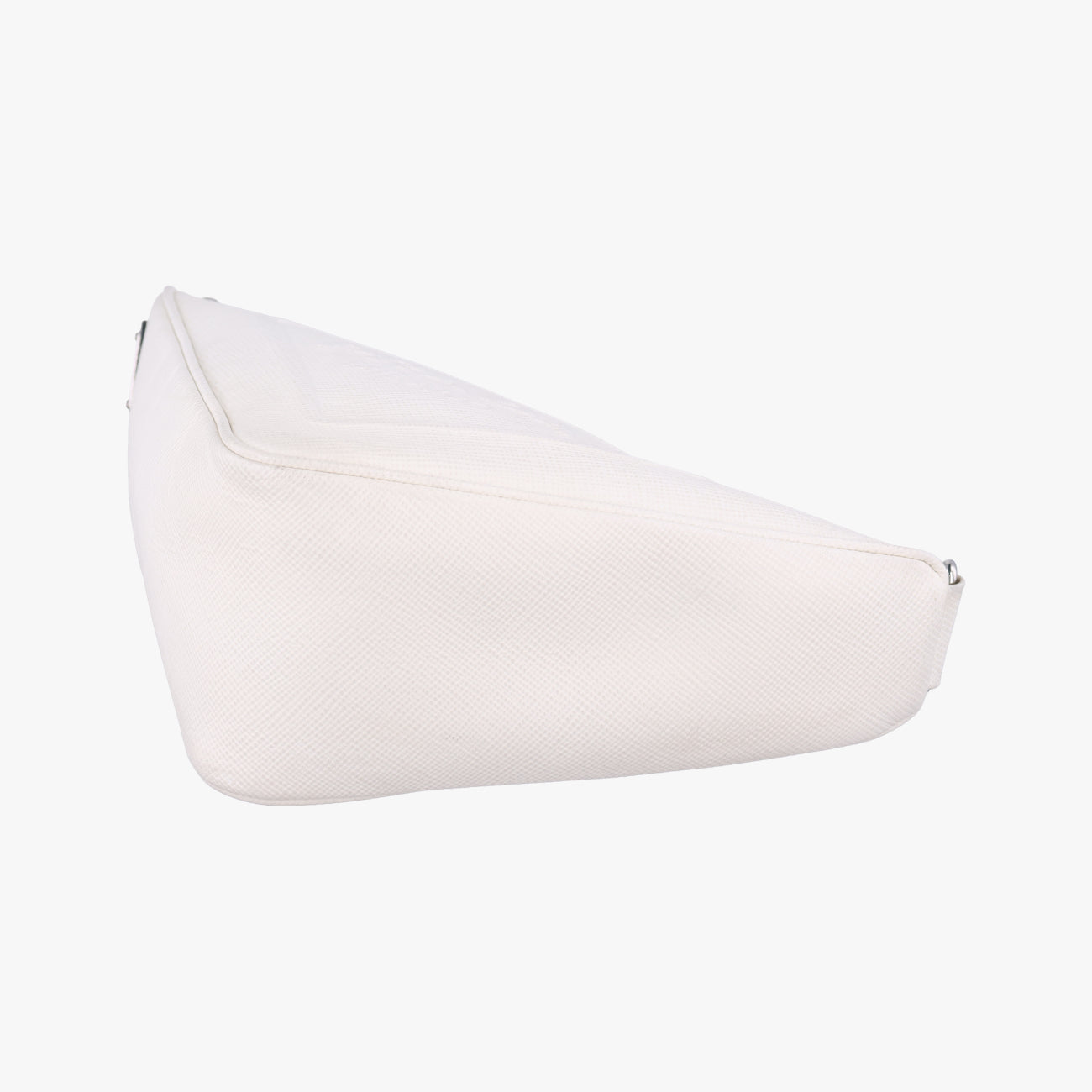 Triangle Logo PlateWhiteSAFFIANO Leather56 5トライアングル ロゴ プレートホワイトサフィアーノレザー56 5