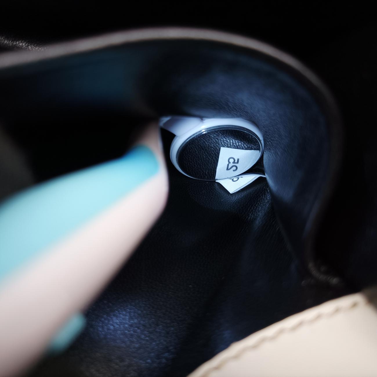 City Calf Astrology CahierWhite / BlackSaffiano leather×Leather25シティカーフ アストロロジー カイエホワイト/ブラックサフィアーノレザー×レザー25