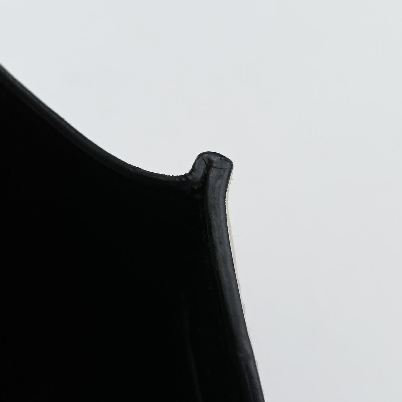 City Calf Astrology CahierWhite / BlackSaffiano leather×Leather25シティカーフ アストロロジー カイエホワイト/ブラックサフィアーノレザー×レザー25