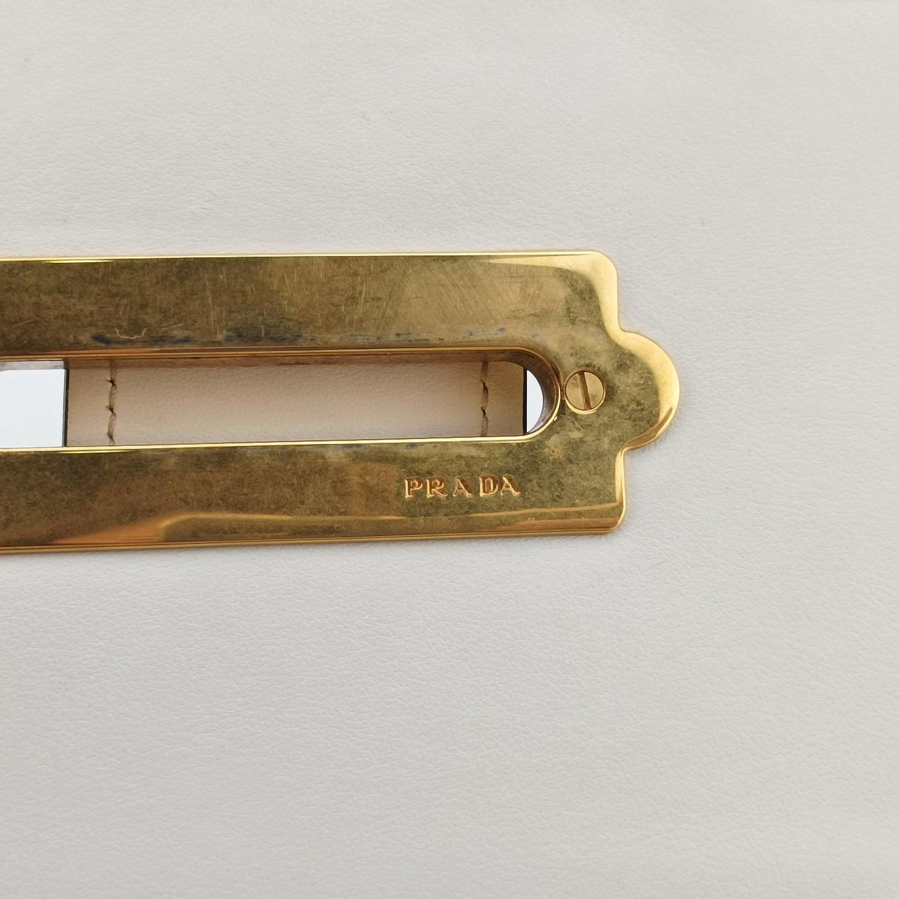 City Calf Astrology CahierWhite / BlackSaffiano leather×Leather25シティカーフ アストロロジー カイエホワイト/ブラックサフィアーノレザー×レザー25