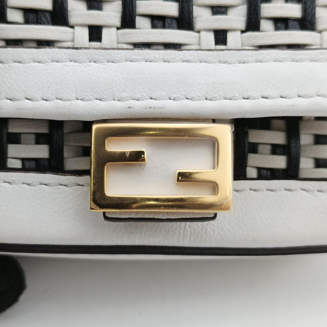 Nano Baguette CharmBlack/WhiteLeather7AR8447AR844-AFCQ-218-0189ナノ バゲット チャームブラック/ホワイトレザー7AR8447AR844-AFCQ-218-0189