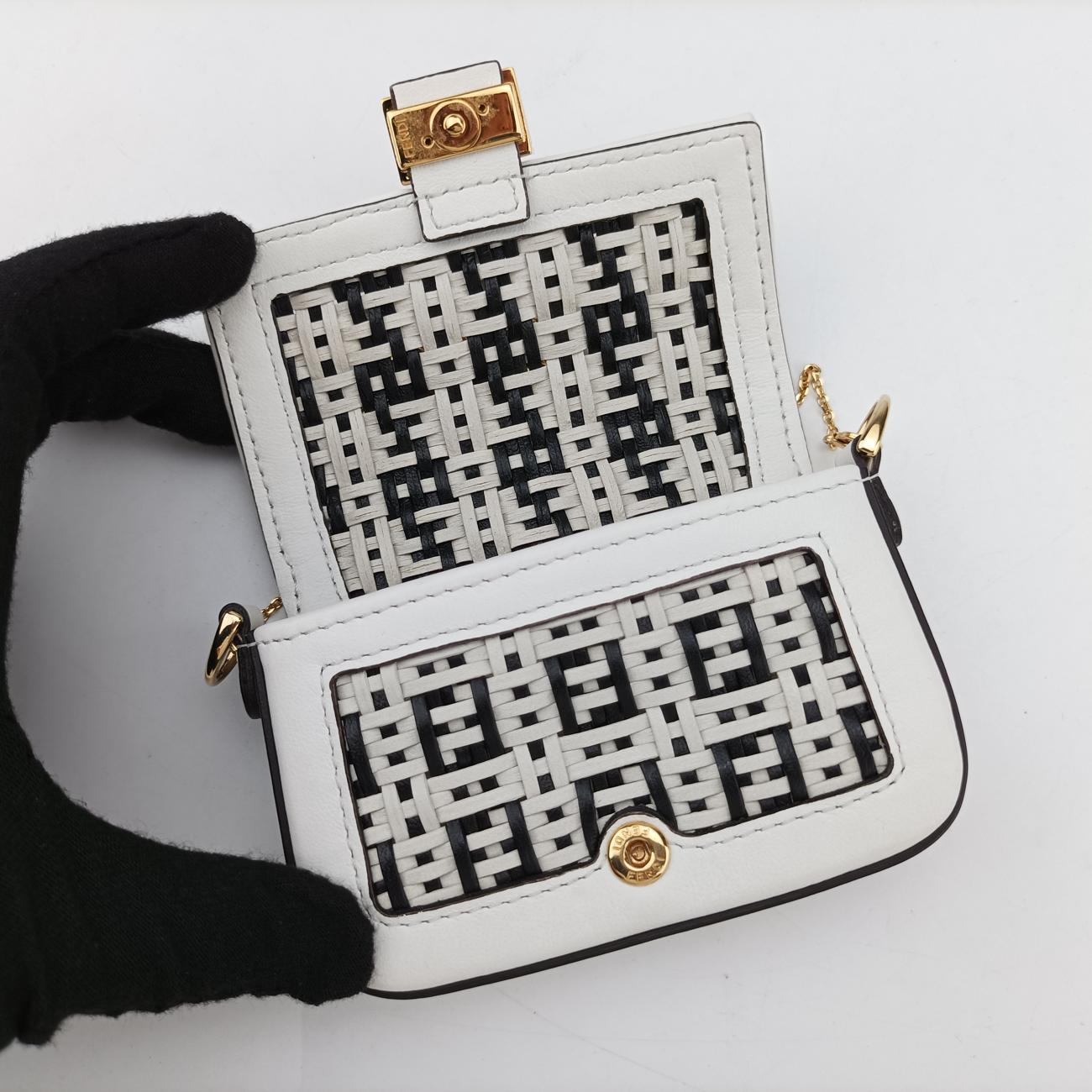 Nano Baguette CharmBlack/WhiteLeather7AR8447AR844-AFCQ-218-0189ナノ バゲット チャームブラック/ホワイトレザー7AR8447AR844-AFCQ-218-0189