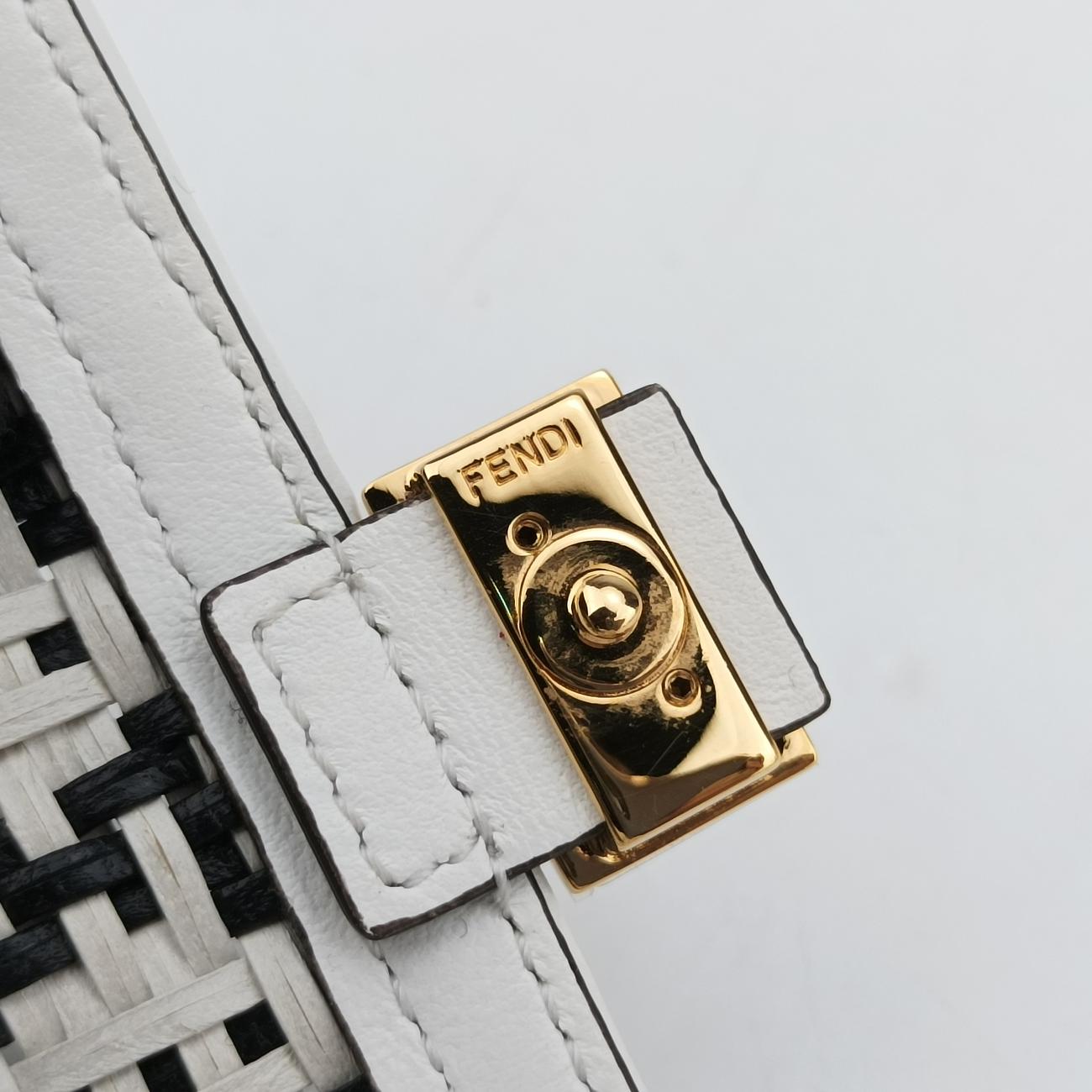 Nano Baguette CharmBlack/WhiteLeather7AR8447AR844-AFCQ-218-0189ナノ バゲット チャームブラック/ホワイトレザー7AR8447AR844-AFCQ-218-0189