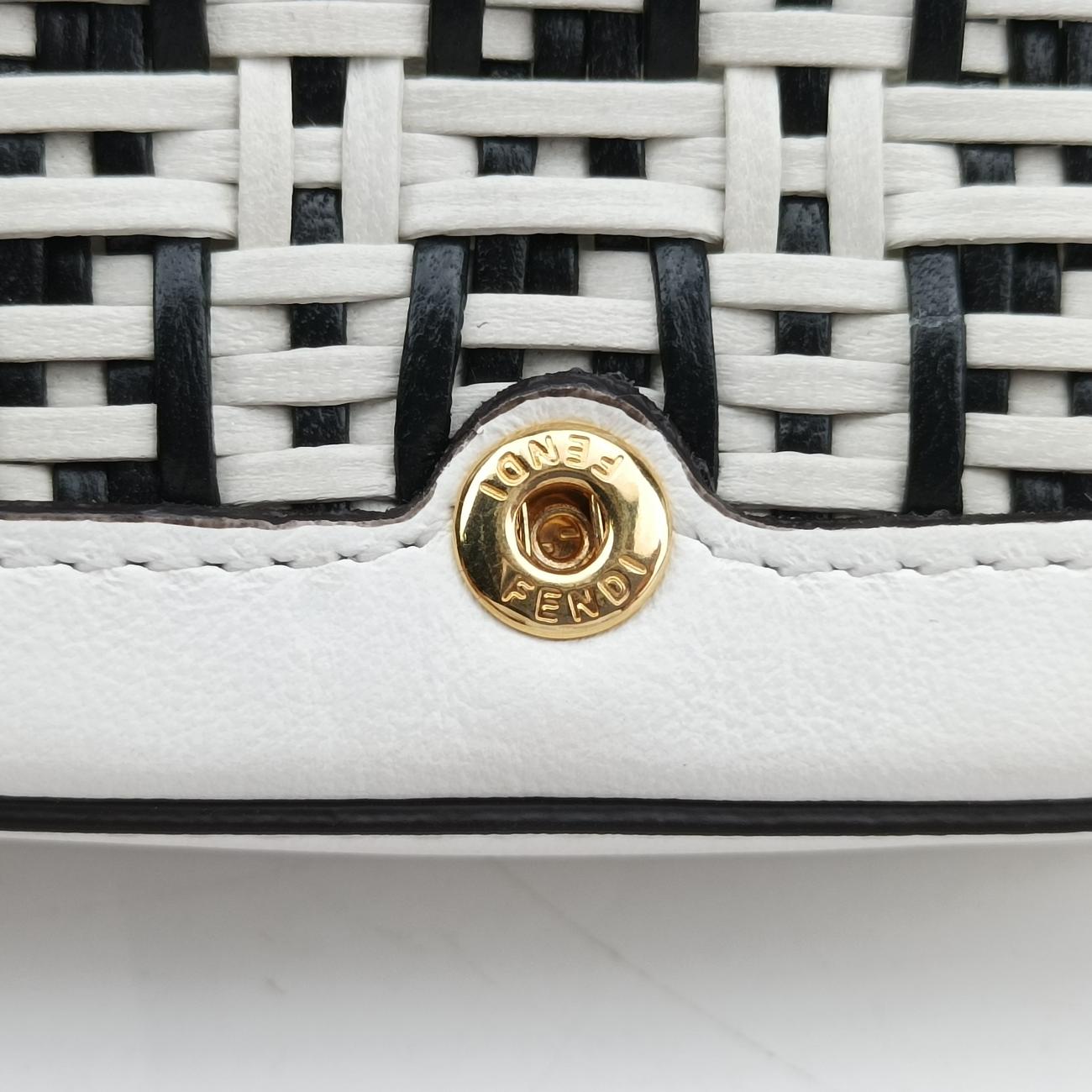 Nano Baguette CharmBlack/WhiteLeather7AR8447AR844-AFCQ-218-0189ナノ バゲット チャームブラック/ホワイトレザー7AR8447AR844-AFCQ-218-0189