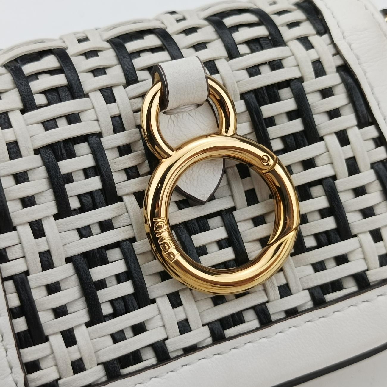 Nano Baguette CharmBlack/WhiteLeather7AR8447AR844-AFCQ-218-0189ナノ バゲット チャームブラック/ホワイトレザー7AR8447AR844-AFCQ-218-0189