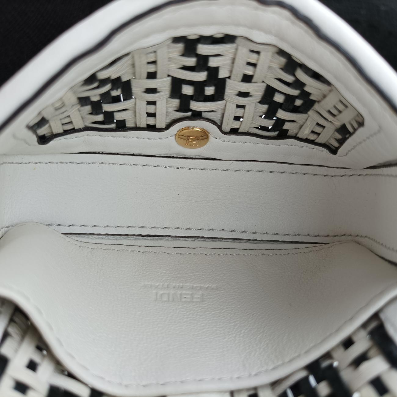 Nano Baguette CharmBlack/WhiteLeather7AR8447AR844-AFCQ-218-0189ナノ バゲット チャームブラック/ホワイトレザー7AR8447AR844-AFCQ-218-0189