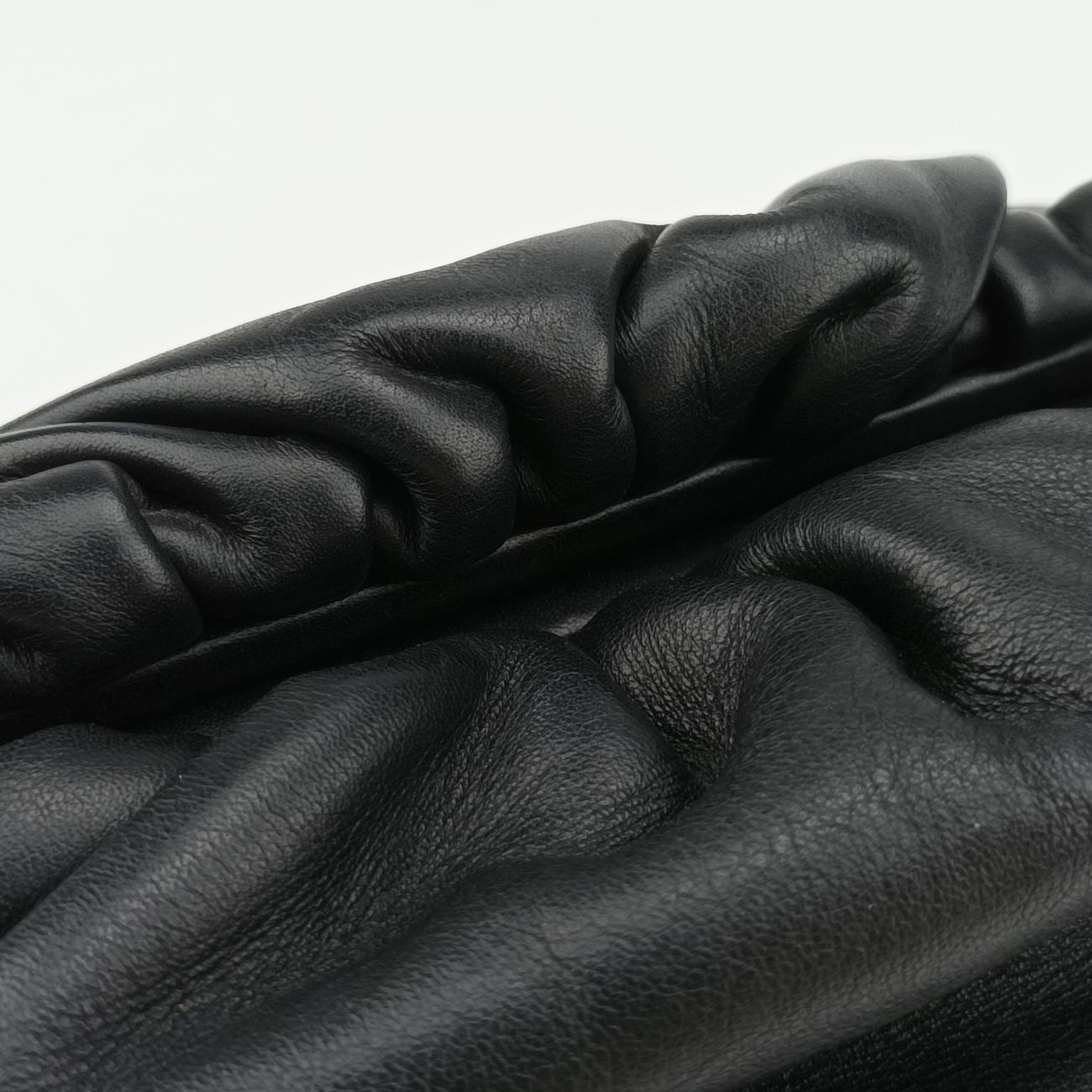 The Chain PouchBlacklambskinP01870161Iザ チェーンポーチブラックラムスキンP01870161I