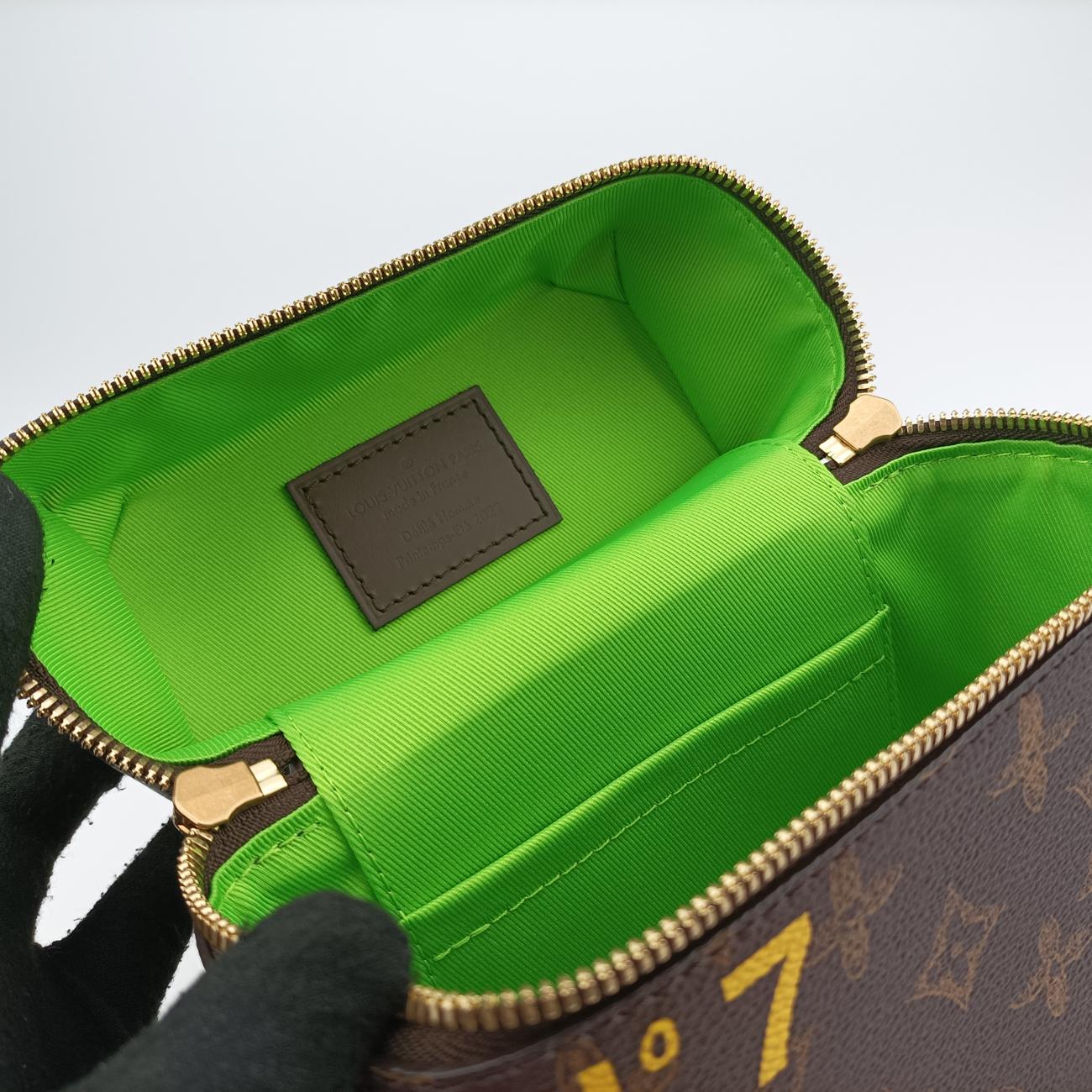 Monogram (No. 7) Vertical Box TrunkBrownPVC coated canvasM59664ICチップモノグラム(N°7) ヴェルティカル ボックス トランクブラウン系PVCコーティングキャンバスM59664ICチップ