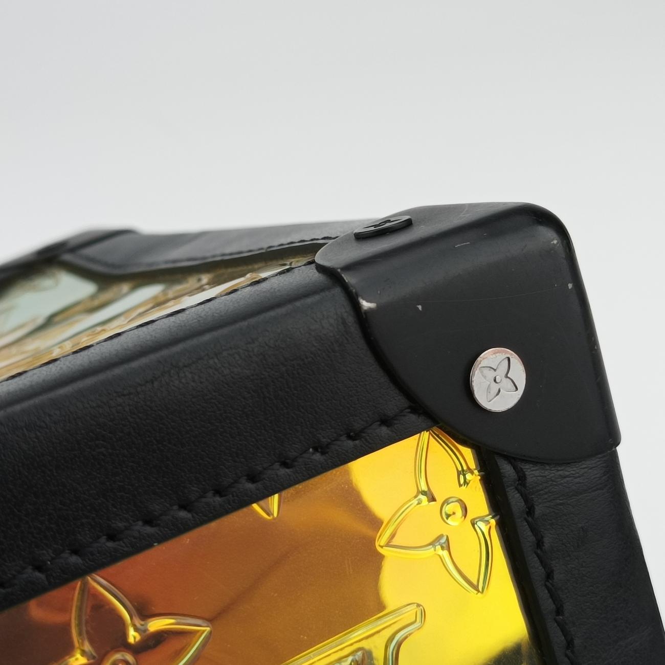 Soft TrunkHologram x blackMonogram Prism×calf leatherM55932DU5119ソフトトランクホログラム×ブラックモノグラム プリズム×カーフレザーM55932DU5119