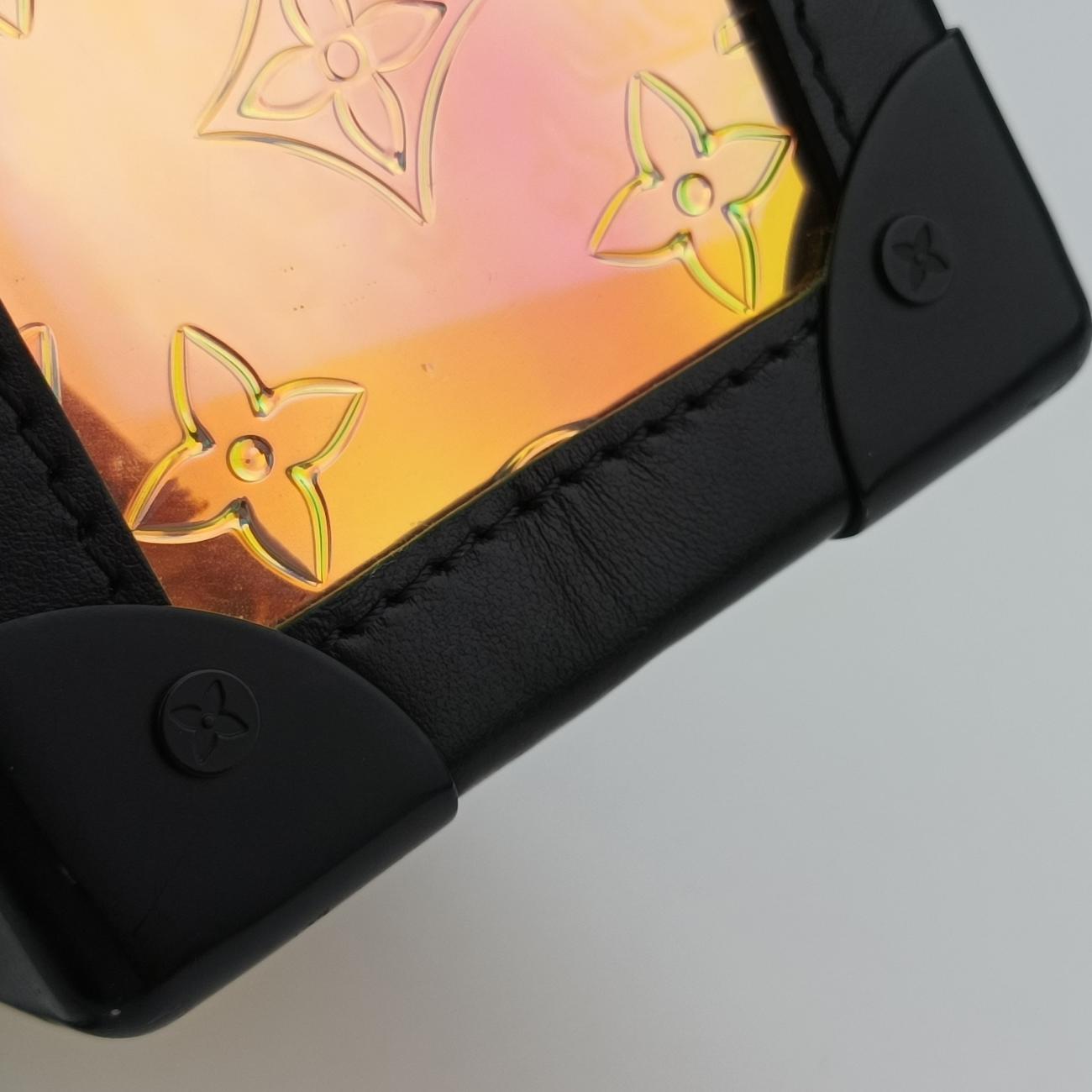 Soft TrunkHologram x blackMonogram Prism×calf leatherM55932DU5119ソフトトランクホログラム×ブラックモノグラム プリズム×カーフレザーM55932DU5119