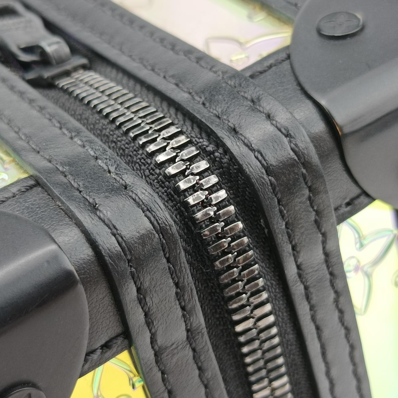 Soft TrunkHologram x blackMonogram Prism×calf leatherM55932DU5119ソフトトランクホログラム×ブラックモノグラム プリズム×カーフレザーM55932DU5119