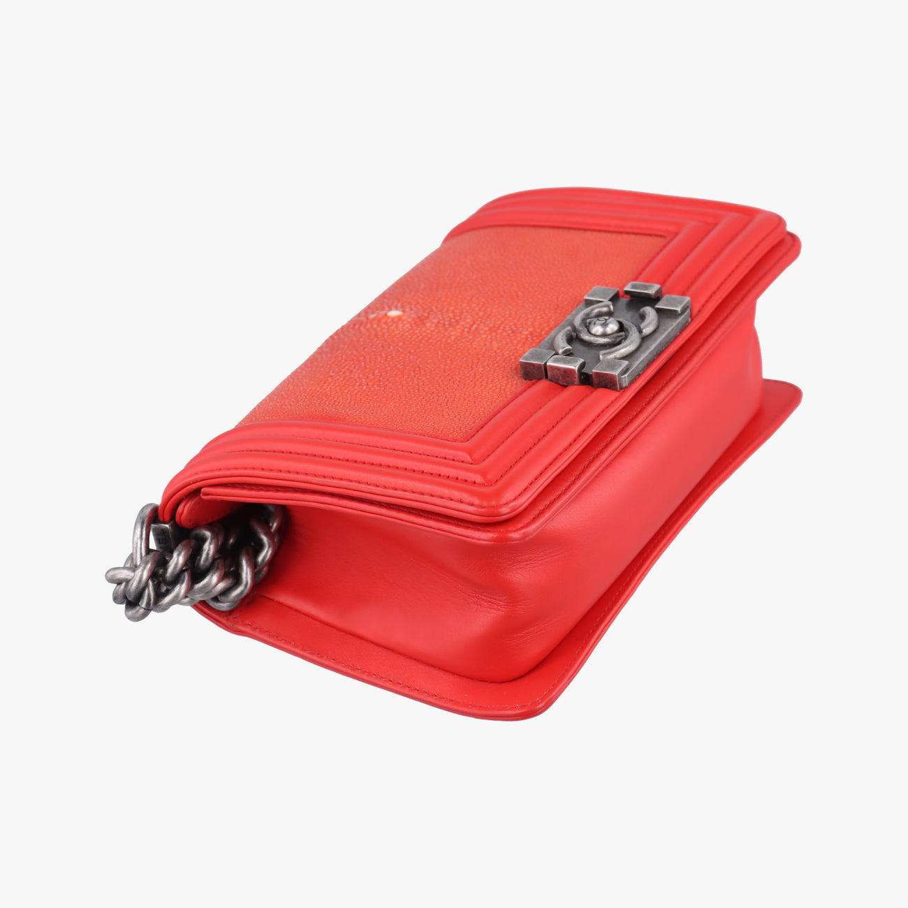 BOY CHANELRedStingray LeatherA6706318136877ボーイシャネルレッドスティングレイレザーA6706318136877