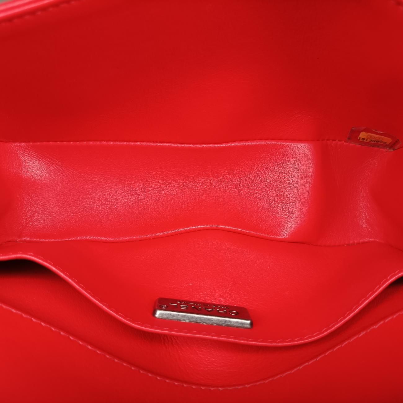 BOY CHANELRedStingray LeatherA6706318136877ボーイシャネルレッドスティングレイレザーA6706318136877