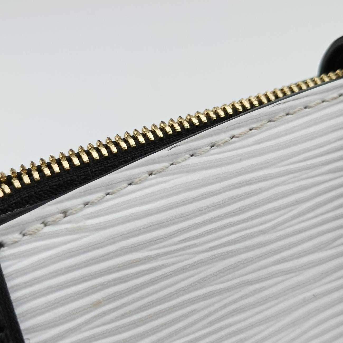 Trunk clutchWhite x BlackLeather x EpiM52151DU3119トランククラッチホワイト×ブラックレザーxエピM52151DU3119