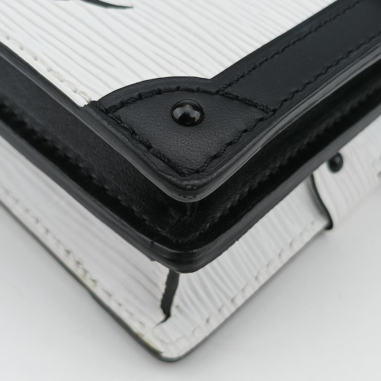 Trunk clutchWhite x BlackLeather x EpiM52151DU3119トランククラッチホワイト×ブラックレザーxエピM52151DU3119