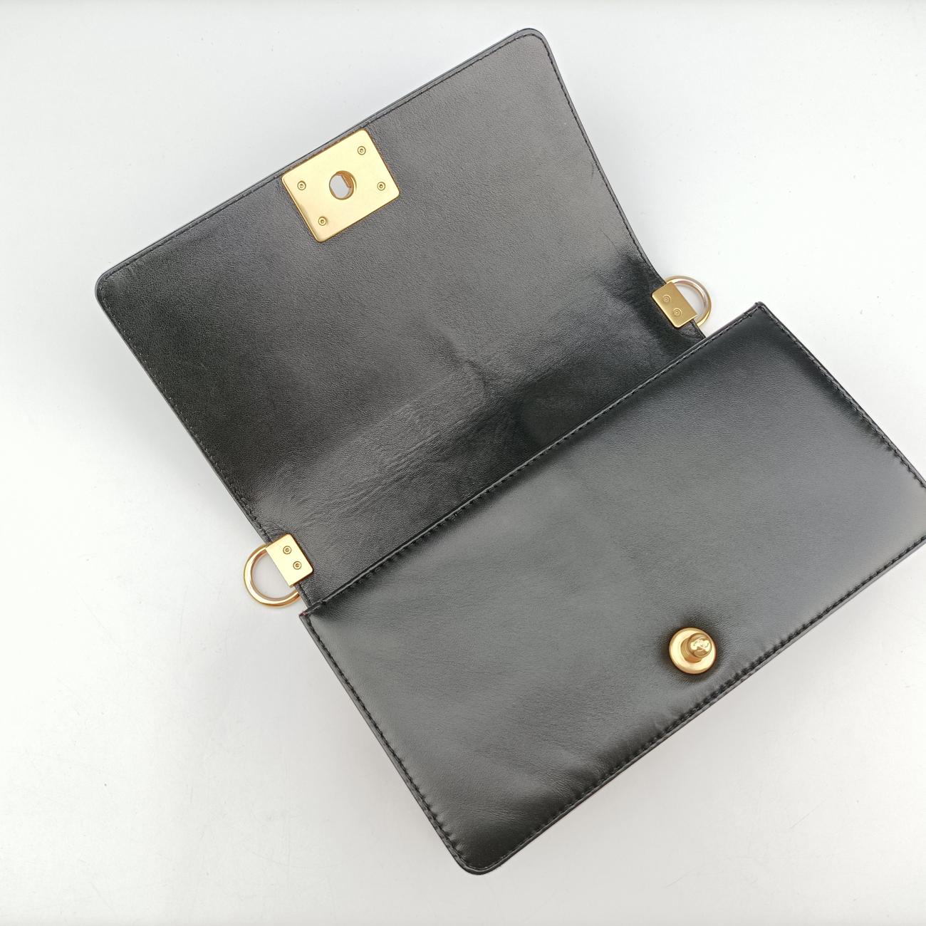 BOY CHANELRed×blacklambskinA6708623337077ボーイシャネルレッド×ブラックラムスキンA6708623337077