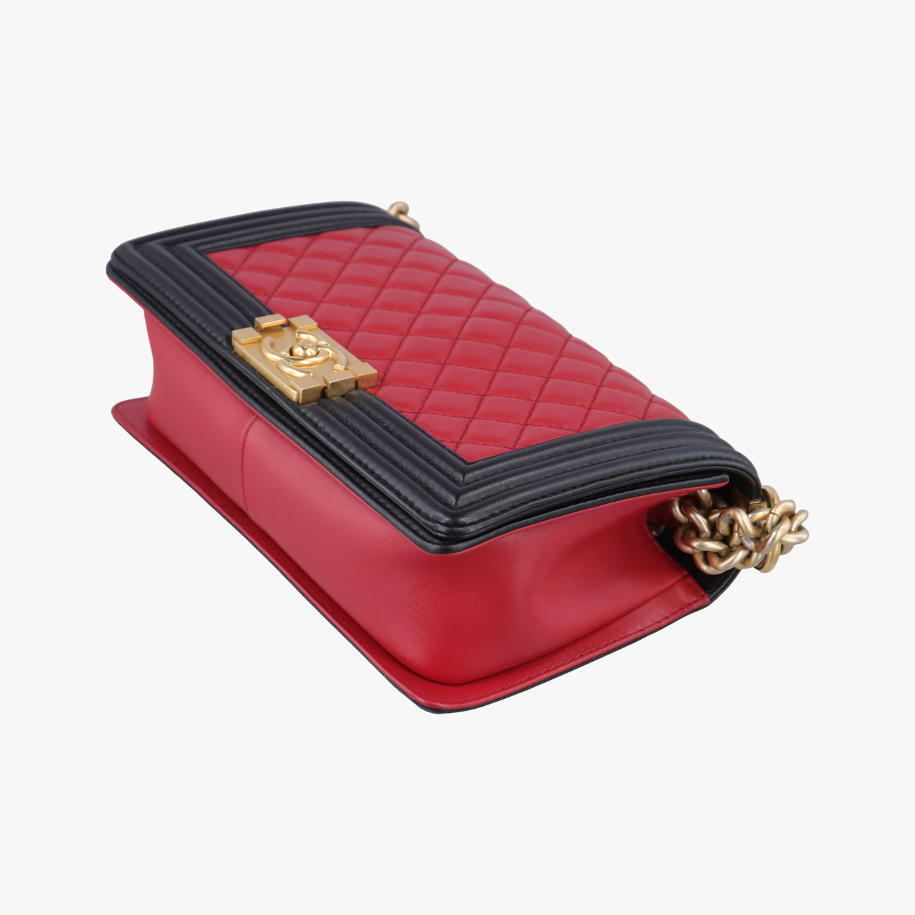 BOY CHANELRed×blacklambskinA6708623337077ボーイシャネルレッド×ブラックラムスキンA6708623337077