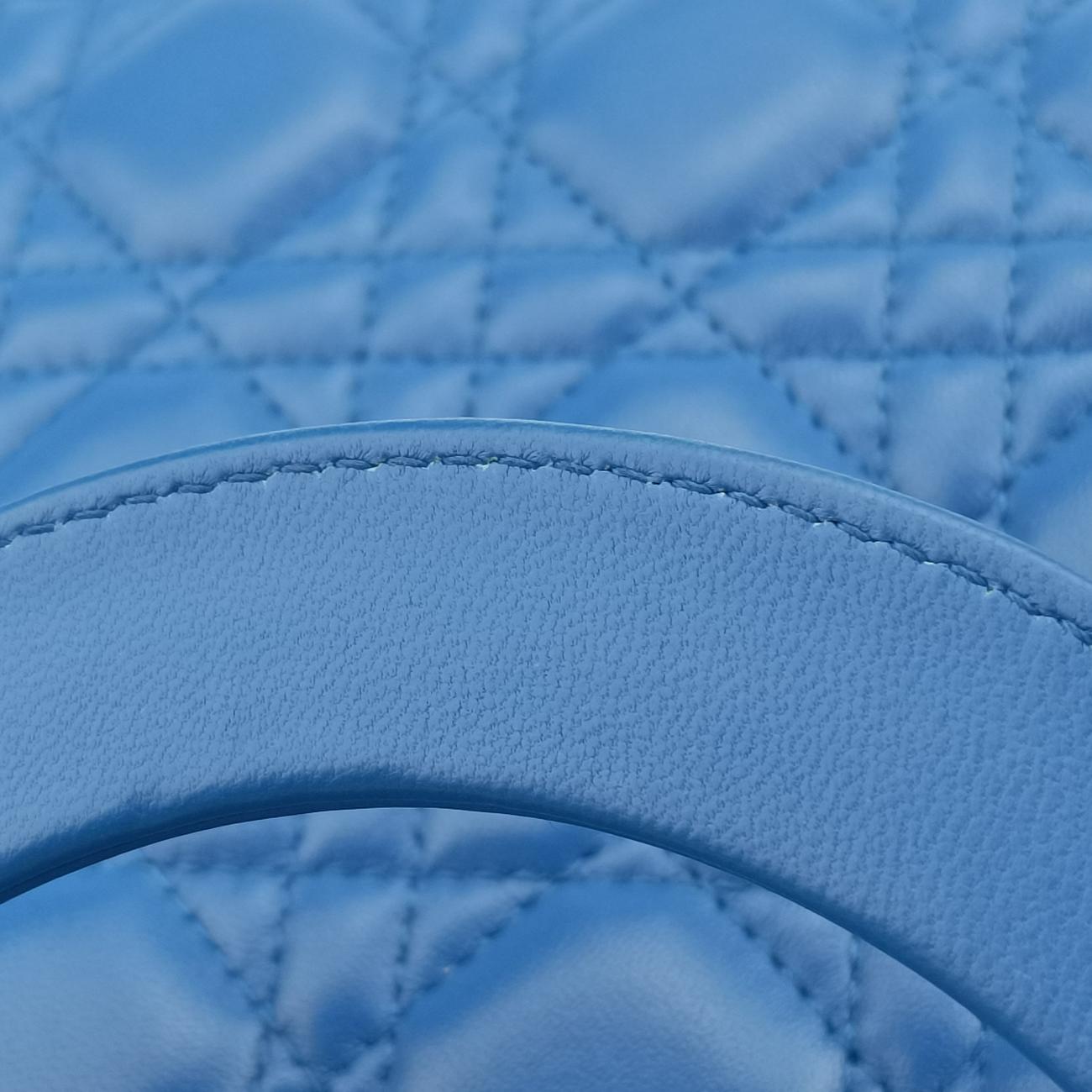 Lady DiorBluelambskin16-BO-0154レディディオールブルーラムスキン16-BO-0154