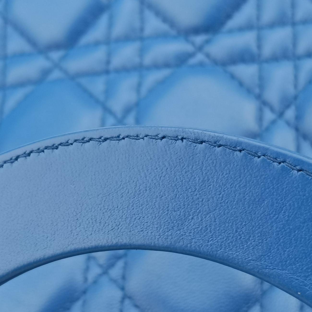 Lady DiorBluelambskin16-BO-0154レディディオールブルーラムスキン16-BO-0154