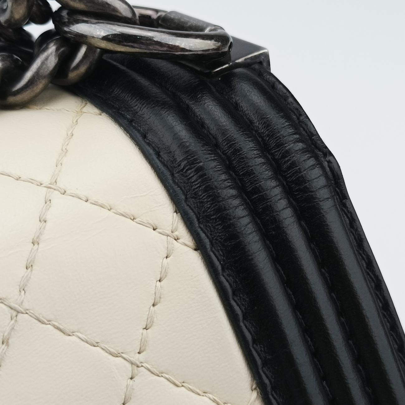 BOY CHANELWhite×BlackLambskinA6708518463703ボーイシャネルホワイト×ブラックラムスキンA6708518463703