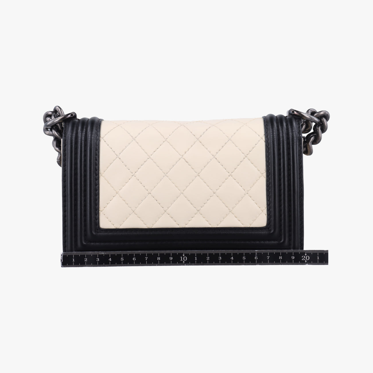 BOY CHANELWhite×BlackLambskinA6708518463703ボーイシャネルホワイト×ブラックラムスキンA6708518463703