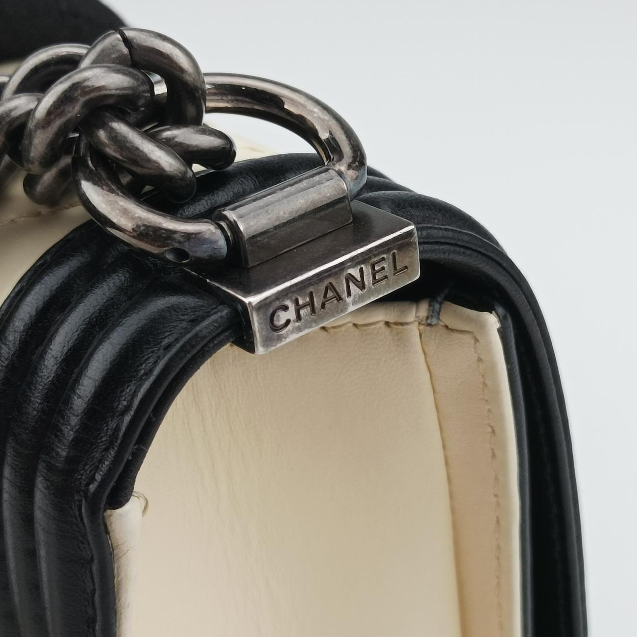 BOY CHANELWhite×BlackLambskinA6708518463703ボーイシャネルホワイト×ブラックラムスキンA6708518463703