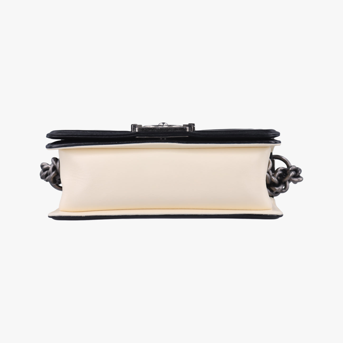 BOY CHANELWhite×BlackLambskinA6708518463703ボーイシャネルホワイト×ブラックラムスキンA6708518463703