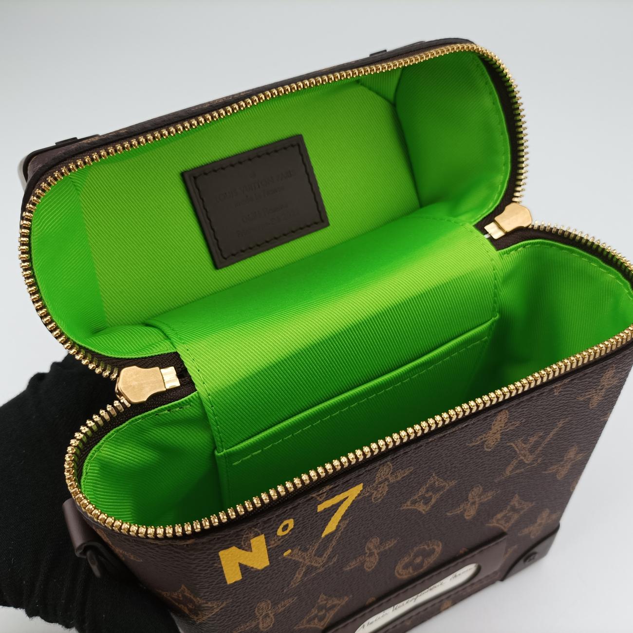 Monogram (No. 7) Vertical Box TrunkBrownPVC coated canvasM59664ICチップモノグラム(N°7) ヴェルティカル ボックス トランクブラウン系PVCコーティングキャンバスM59664ICチップ