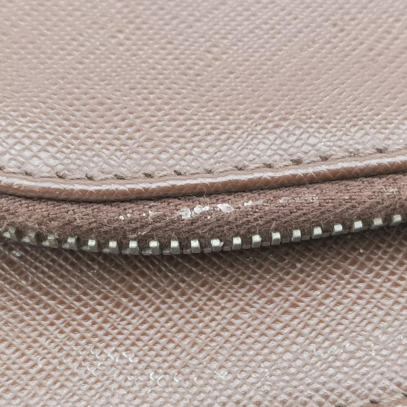 Triangle Logo PlateBrownSaffiano Leather178589164三角 ロゴ プレートブラウンサフィアーノレザー178589164