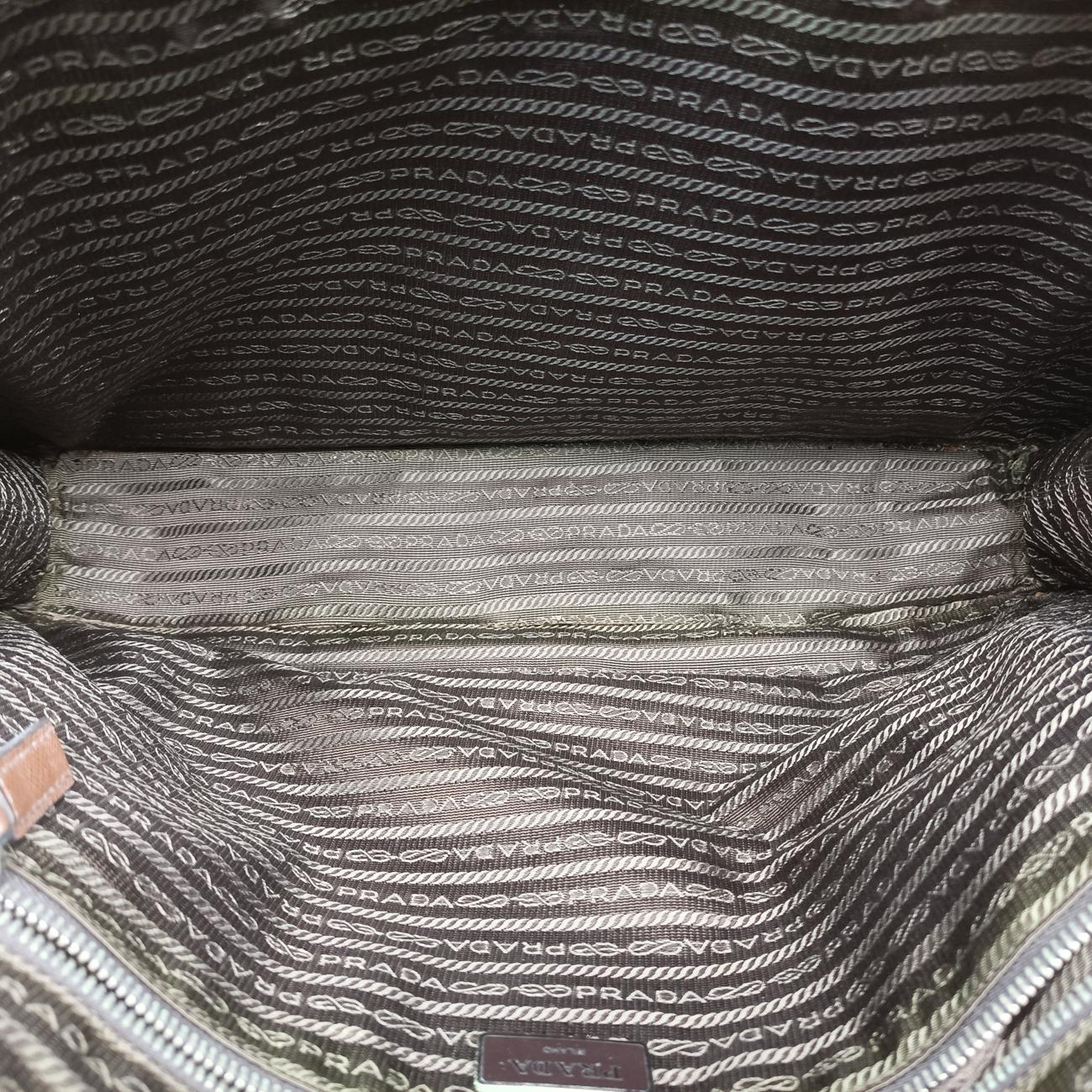 Triangle Logo PlateBrownSaffiano Leather178589164三角 ロゴ プレートブラウンサフィアーノレザー178589164