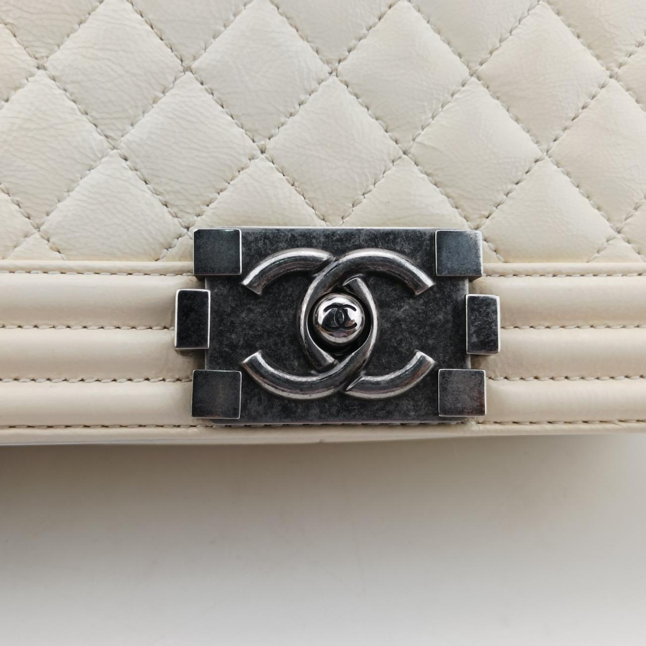 BOY CHANELbeigeLeatherA6708619476226ボーイシャネルベージュレザーA6708619476226