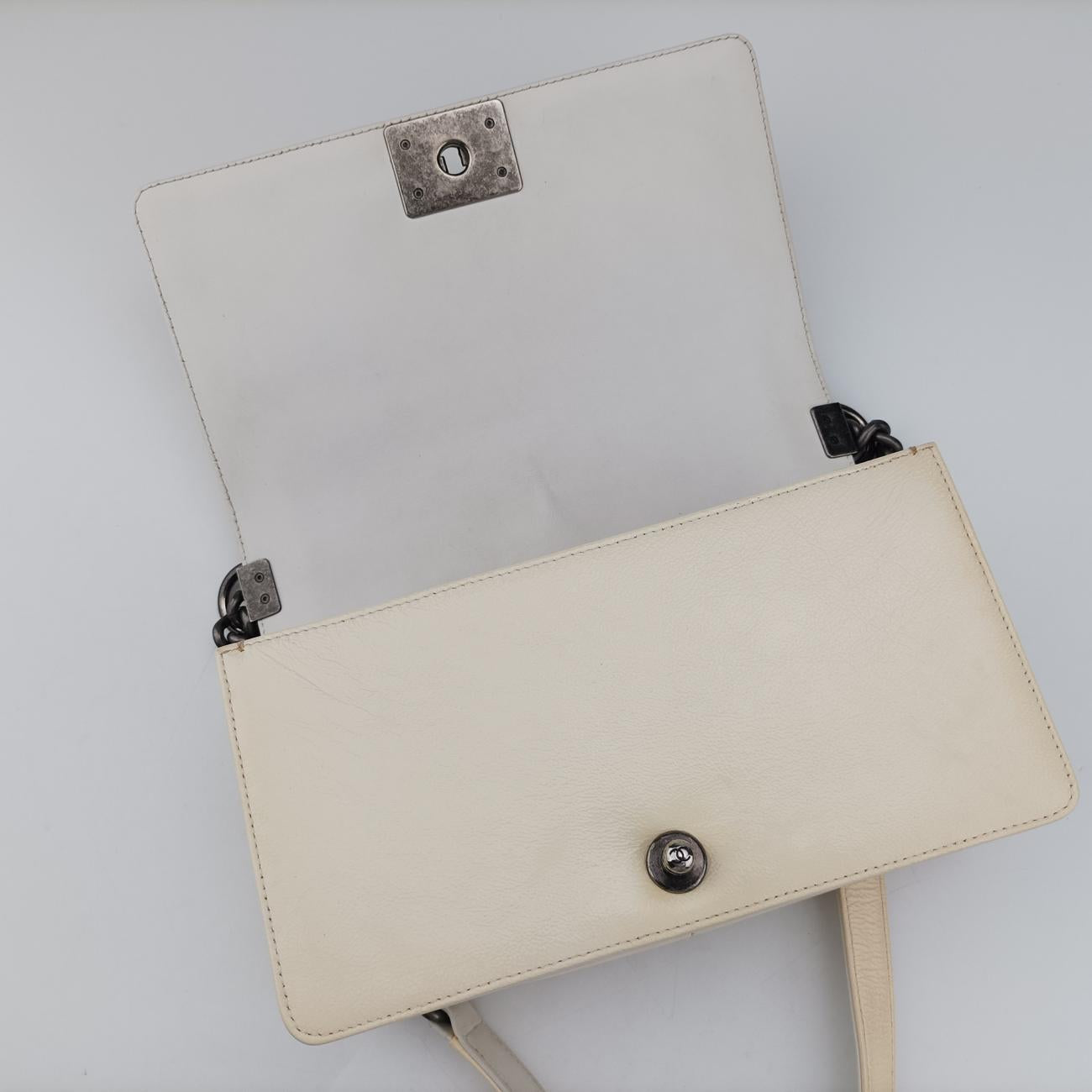 BOY CHANELbeigeLeatherA6708619476226ボーイシャネルベージュレザーA6708619476226