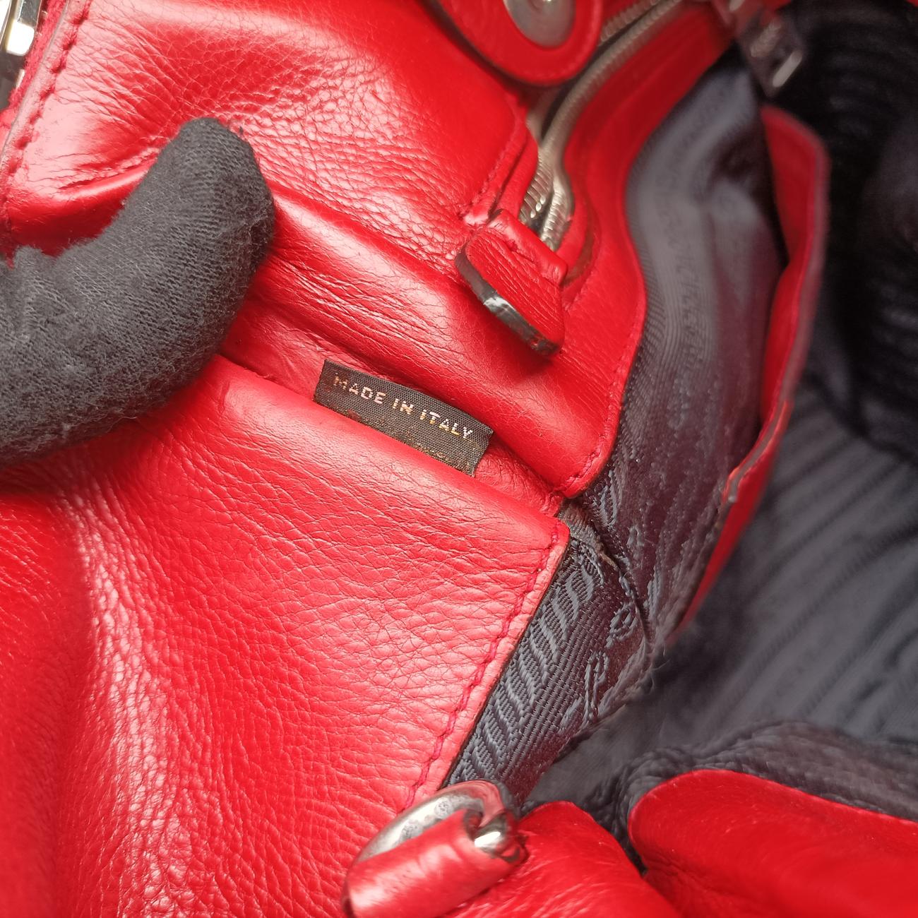 Twin Pocket Winged Tote Red Leather BN2619 12 113ツイン ポケット ウィング トート レッド レザー BN2619 12 113