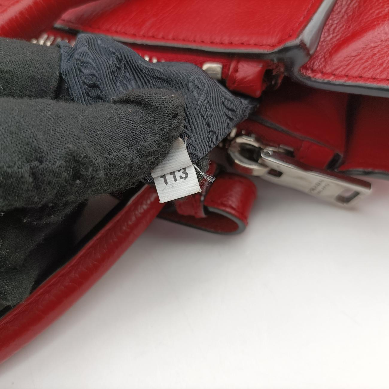 Twin Pocket Winged Tote Red Leather BN2619 12 113ツイン ポケット ウィング トート レッド レザー BN2619 12 113