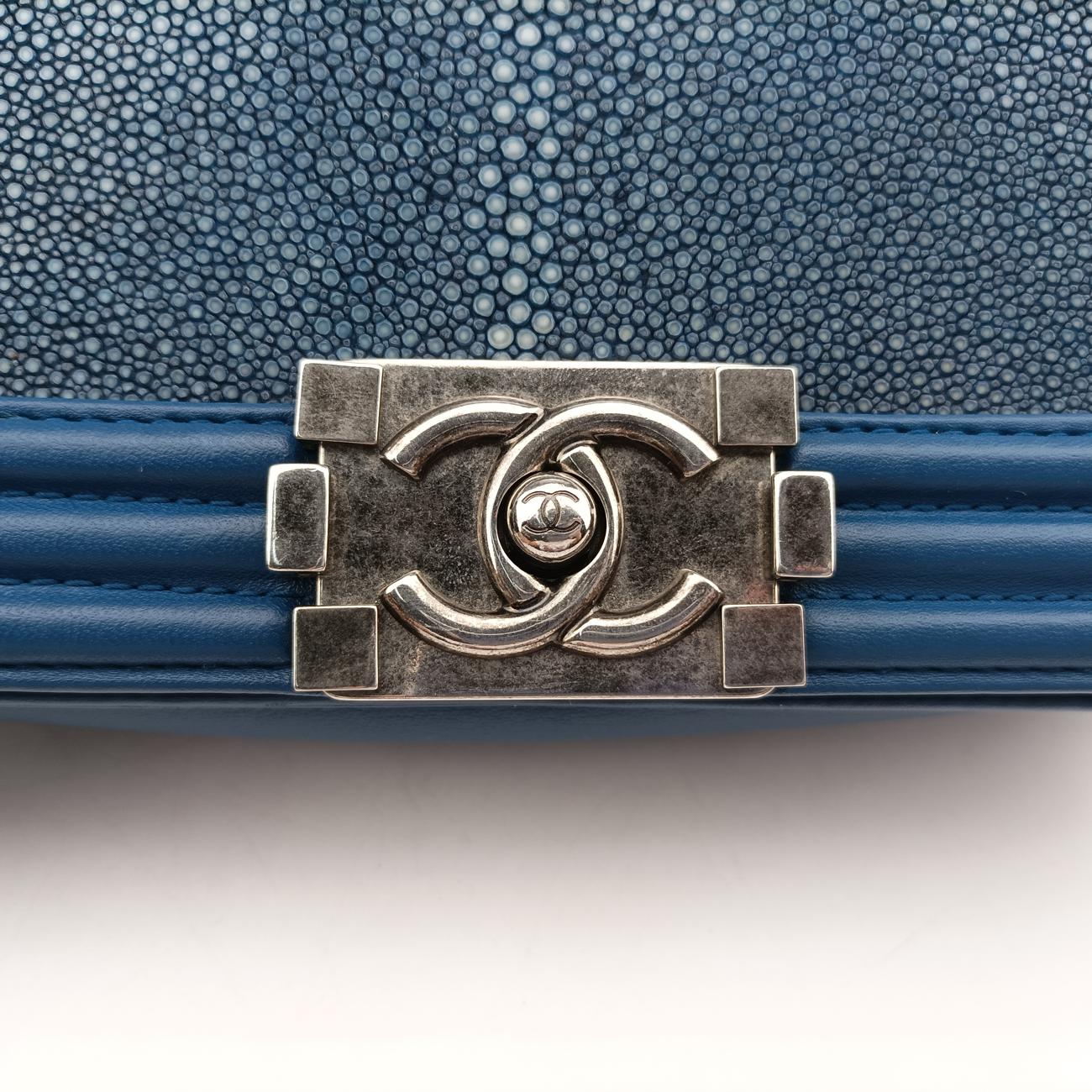 BOY CHANELBluePearlfish skin×leatherA6713816706579ボーイシャネルブルーパールフィッシュスキン×レザーA6713816706579