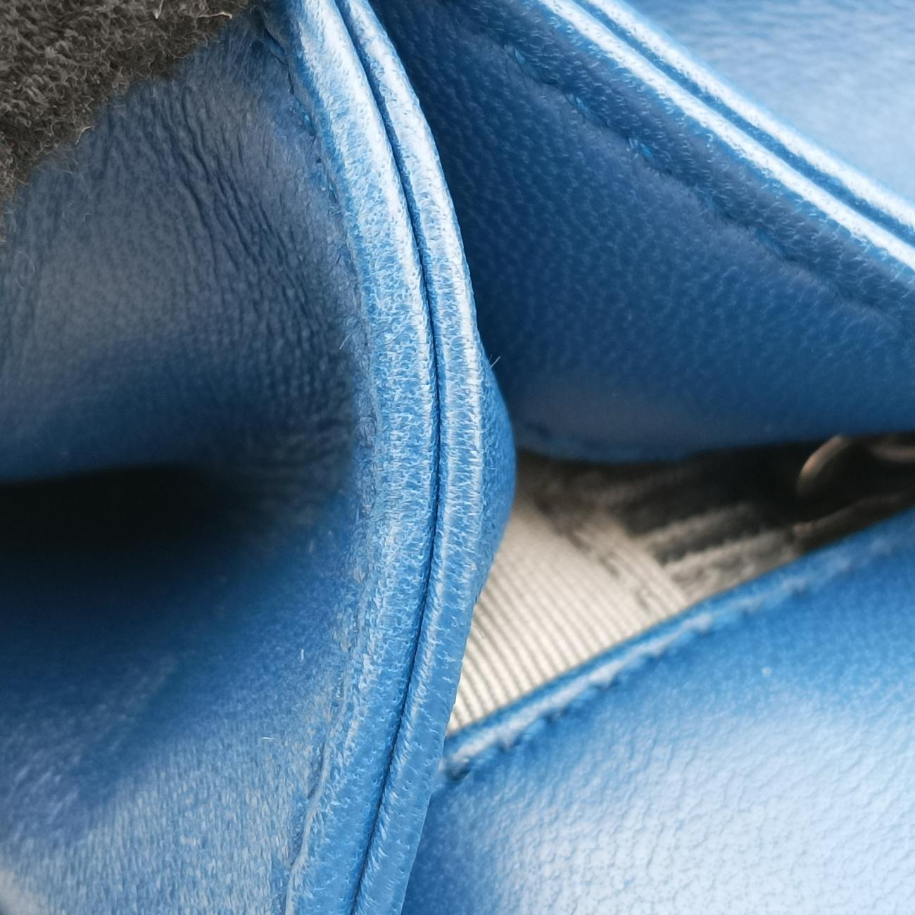 BOY CHANELBluePearlfish skin×leatherA6713816706579ボーイシャネルブルーパールフィッシュスキン×レザーA6713816706579